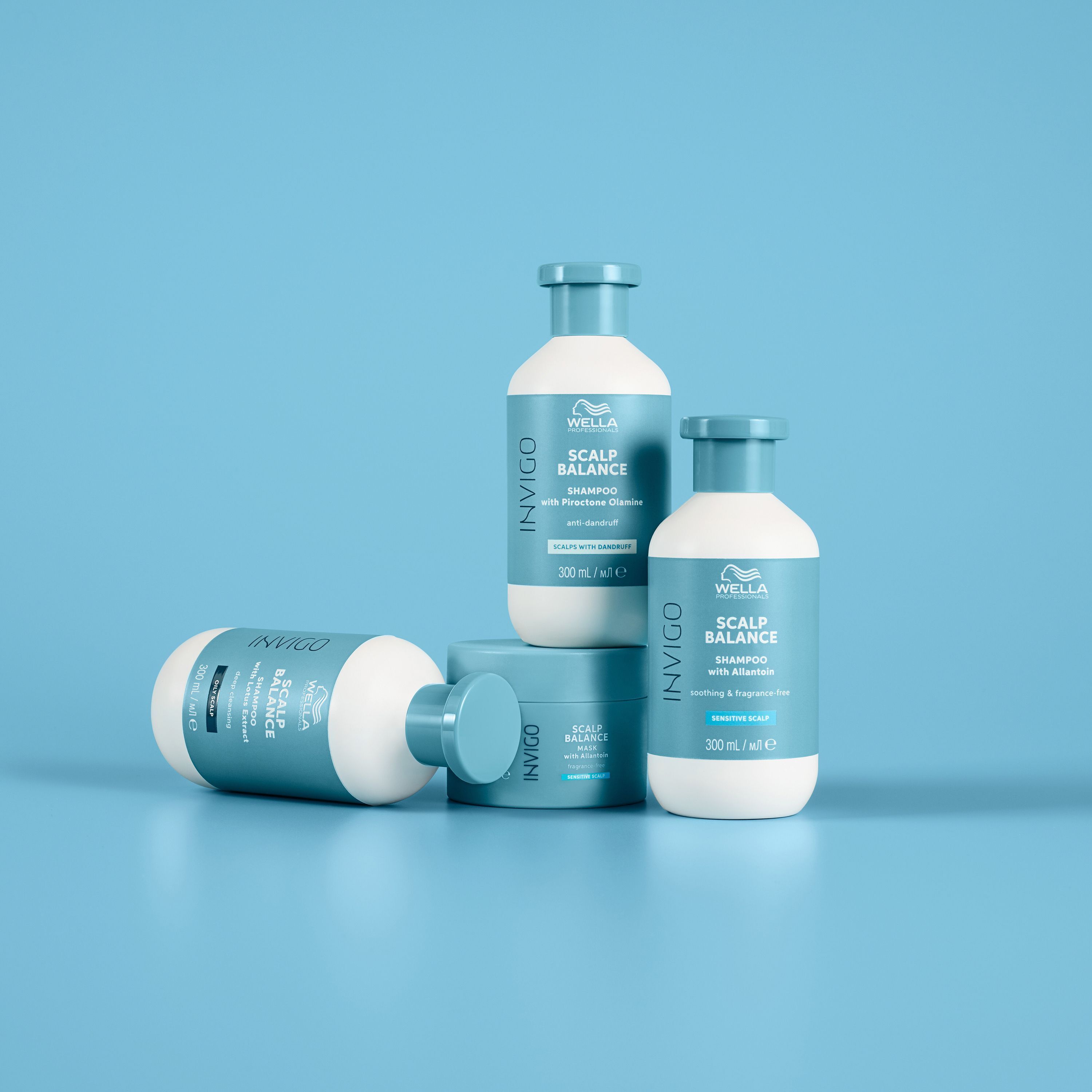 WELLA PROFESSIONALS Invigo Scalp Balance shampoo en een pot op blauwe achtergrond.