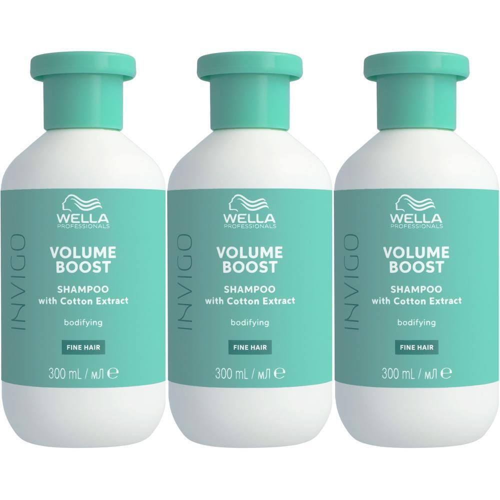 Trois bouteilles de shampoing Wella Professionals Invigo Volume Boost pour cheveux fins, 300 ml chacune.