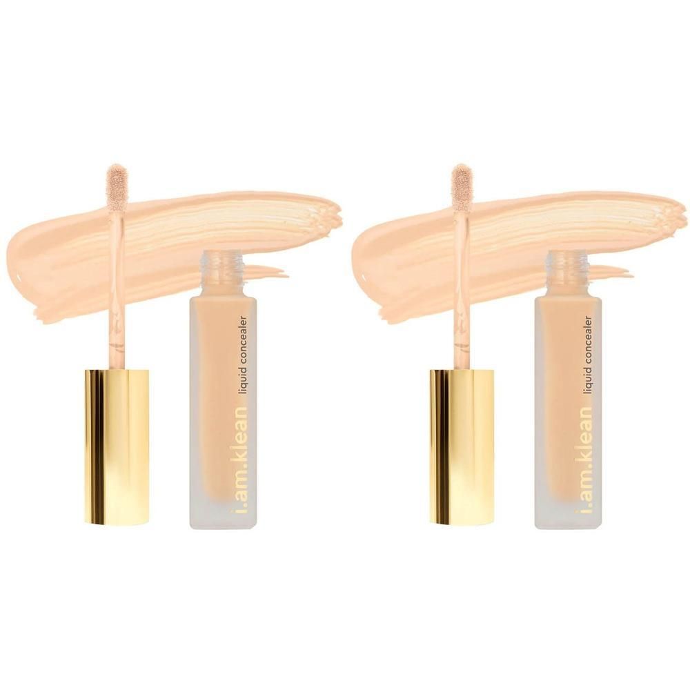 Twee flesjes vloeibare concealer met gouden doppen en applicators. Beige swatches boven de flesjes.