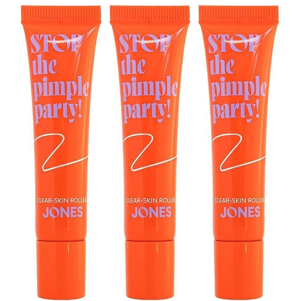 Drie oranje tubes met roll-on applicator, met de tekst "STOP the pimple party! JONES".