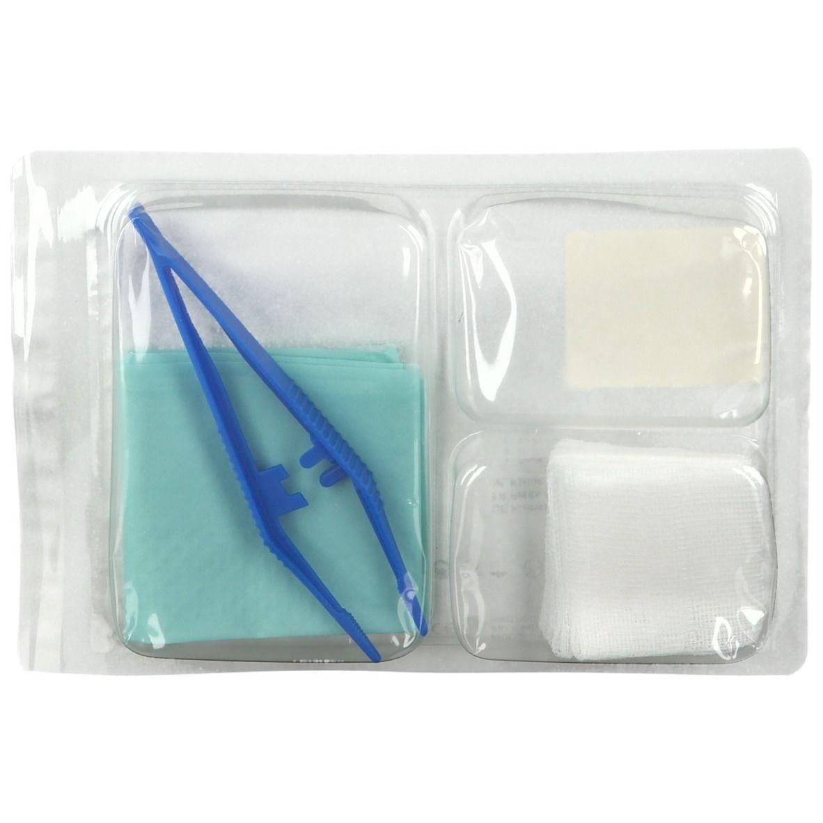 Verpakt set met blauwe pincet, groene kompres, verband en pleister.