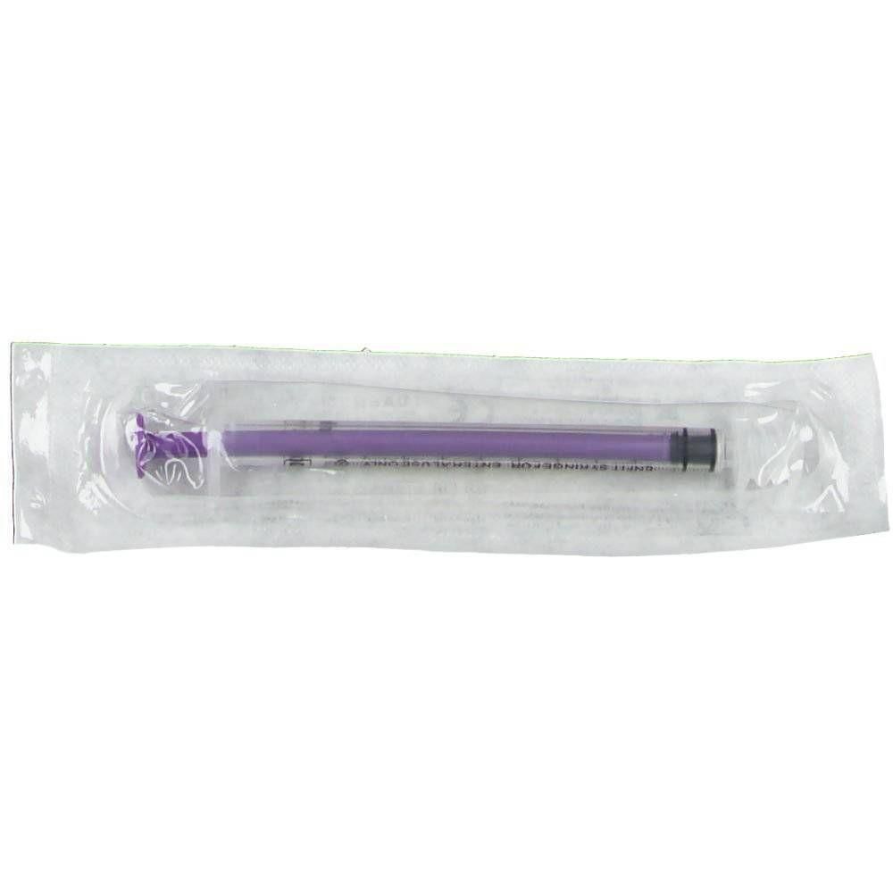 Een 1 ml spuit met low dose tip, verpakt in een doorzichtige hoes.
