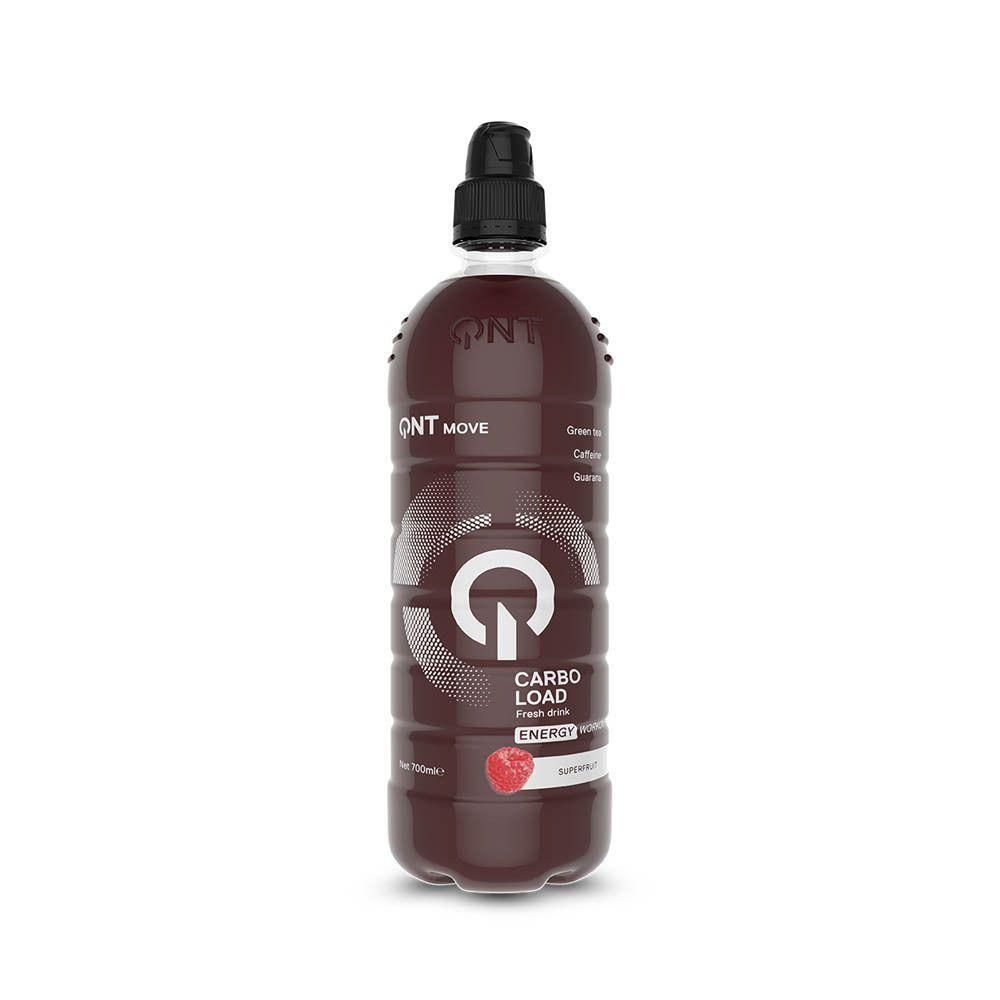 Boisson énergétique QNT Carbo Load dans une bouteille foncée avec bouchon noir. Contient des détails de fruits et texte.
