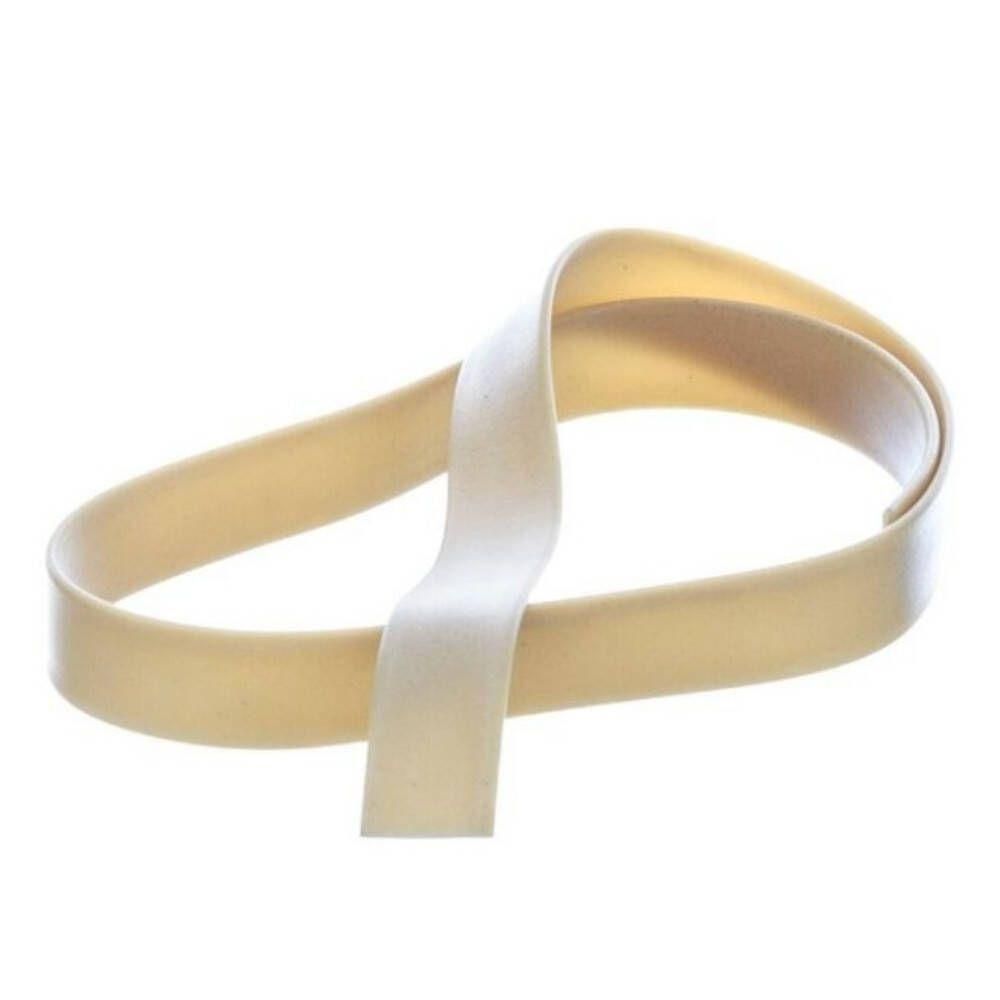 Een beige latex band gevormd tot een lus.