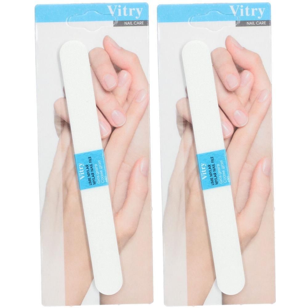 Deux limes à ongles Vitry Mylar blanches sous blister, mains en arrière-plan.