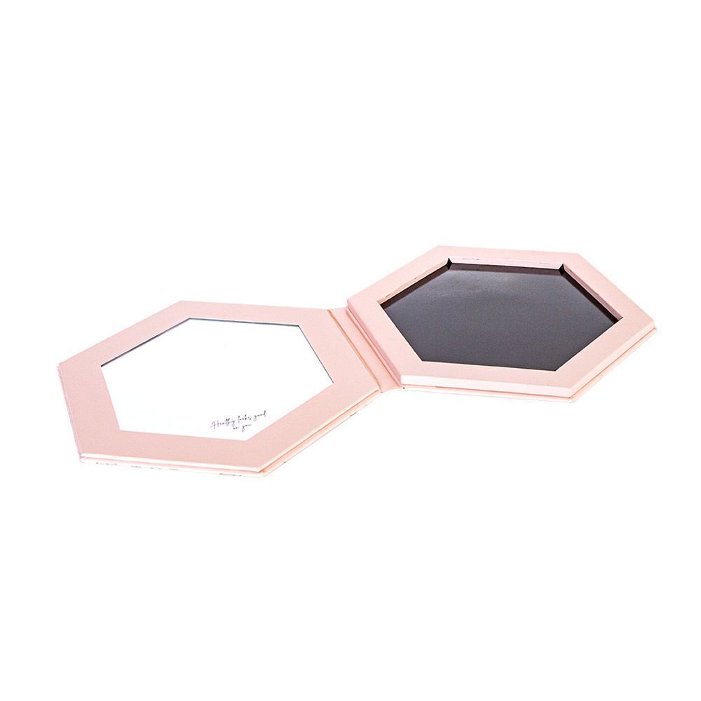 Palette de maquillage hexagonale ouverte avec miroir et un compartiment pour fard à paupières.