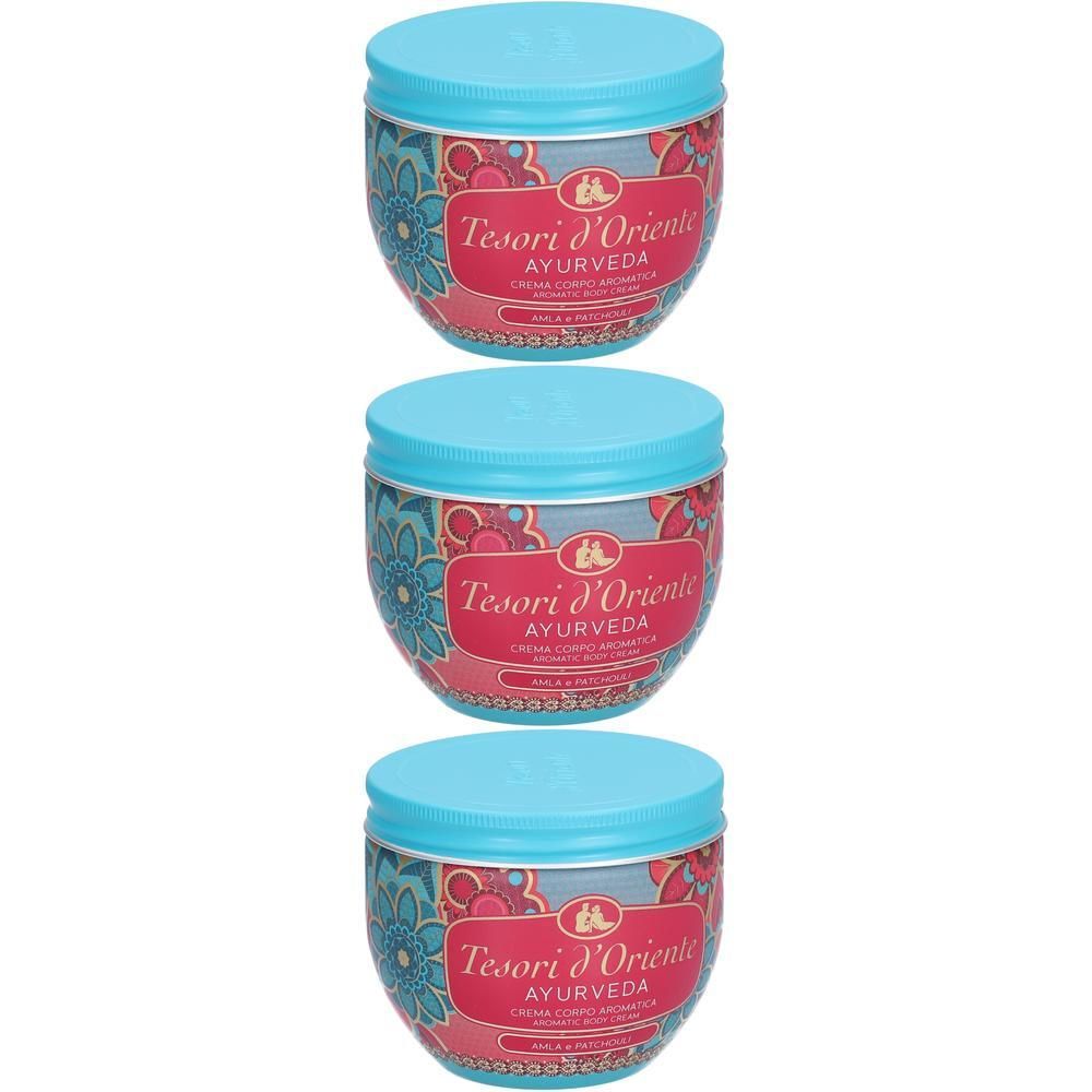 Trois pots de crème pour le corps Tesori d'Oriente Ayurveda avec couvercle bleu et étiquette à motifs.