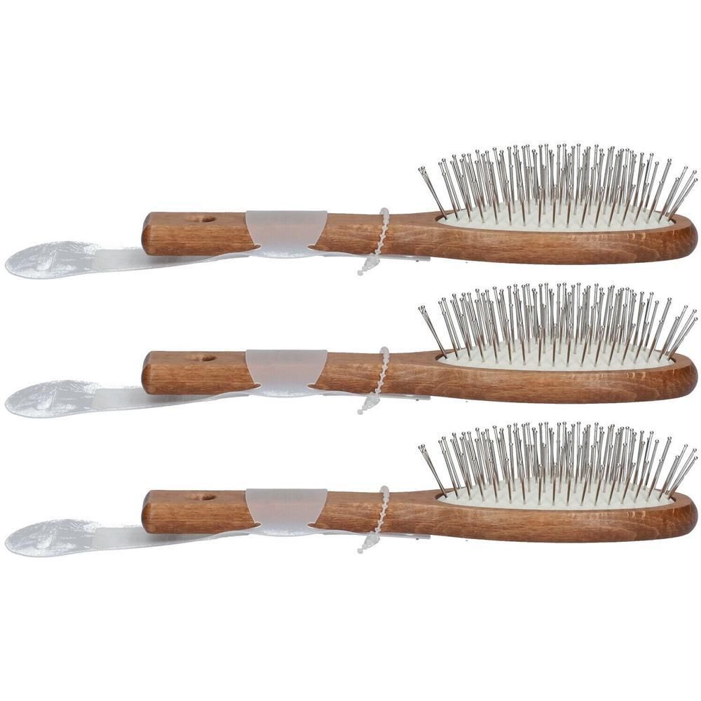 Drie ovale haarborstels met houten handvat en metalen pinnen.