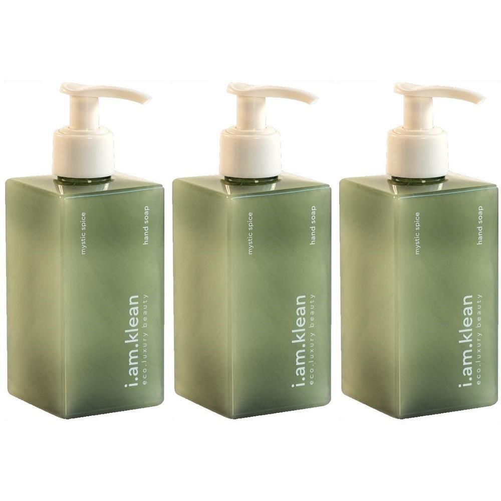 Trois distributeurs de savon verts avec pompes. Texte : i.am.klean, hand soap, mystic spice.