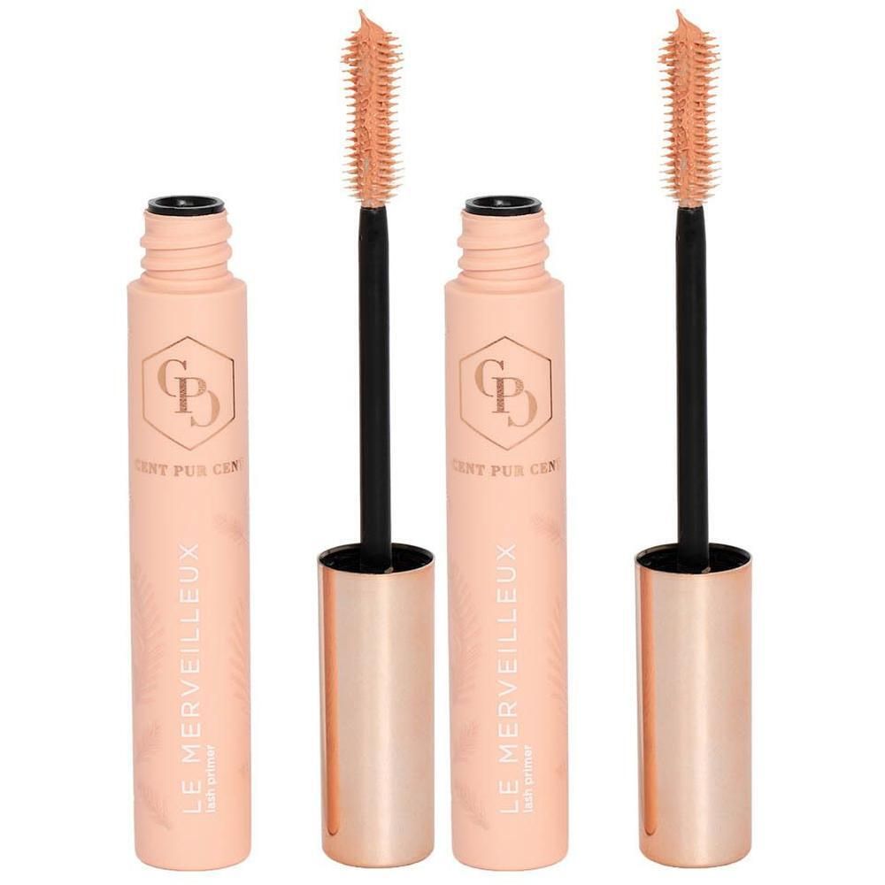 Deux flacons de mascara roses avec des accents dorés et leurs brosses.