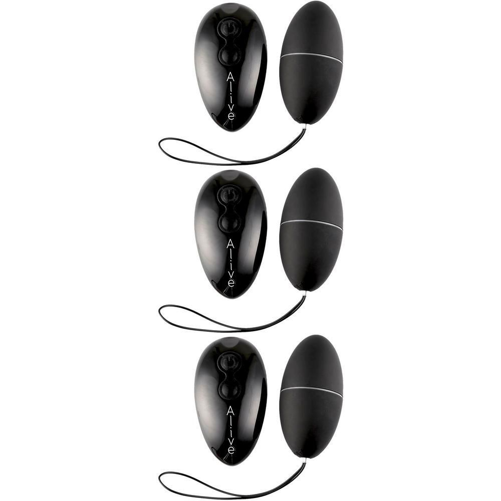 Trois œufs noirs avec télécommande et cordon.