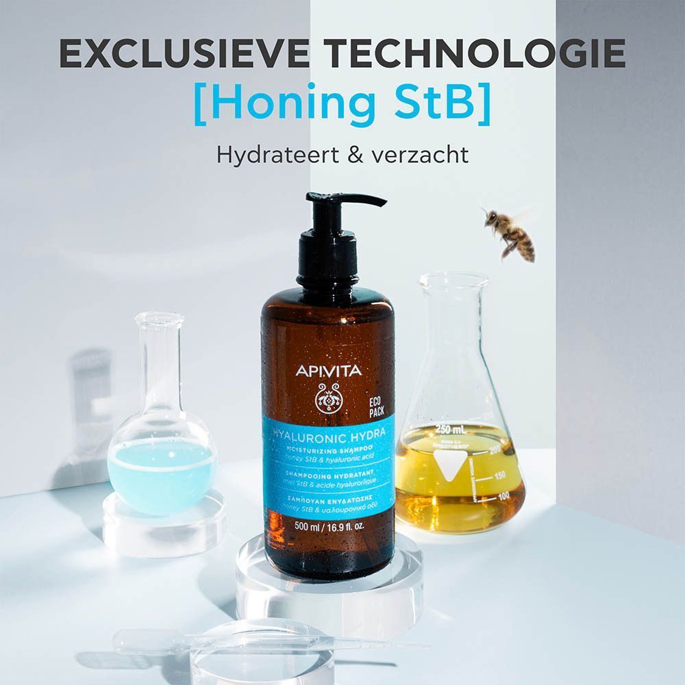 Apivita Hyaluronic Hydra shampoo in laboratoriumflessen, die honing en hyaluronzuur voorstellen.