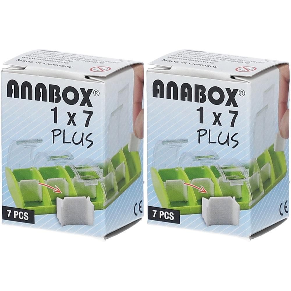 Twee Anabox 1x7 Plus pillendoosjes met elk 7 vakjes.