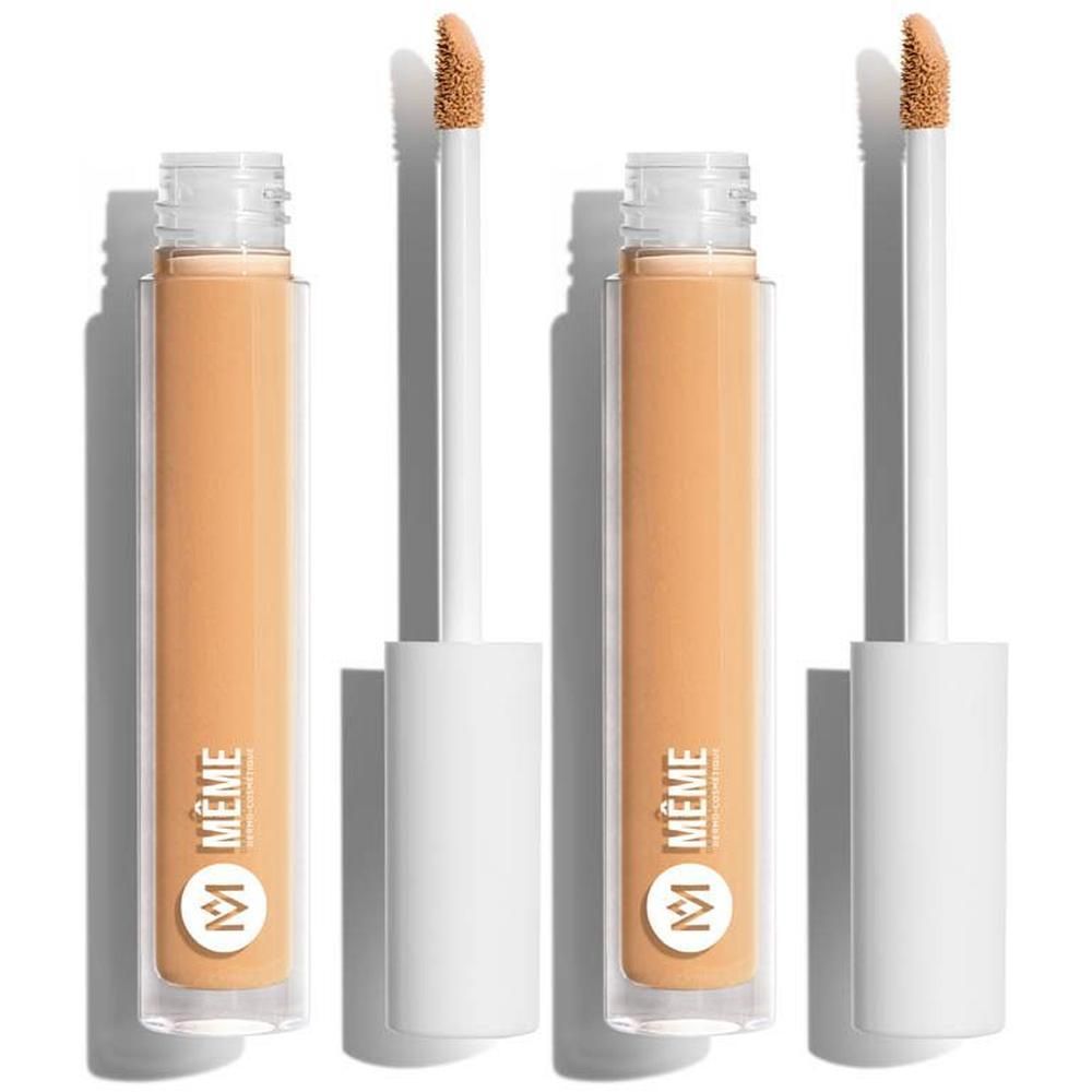 Deux correcteurs fluides avec applicateur blanc et capuchon blanc, remplis de liquide beige.