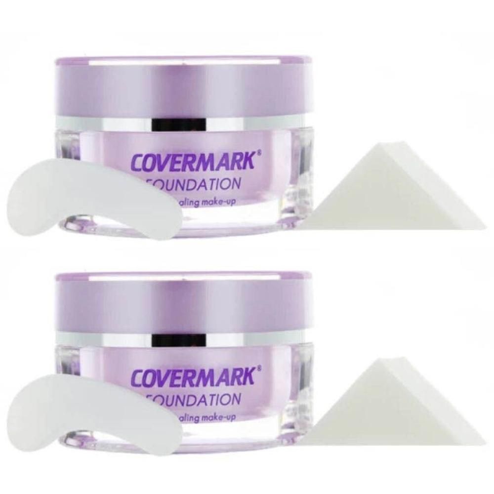 Deux pots de fond de teint Covermark, chacun avec un applicateur et une éponge.