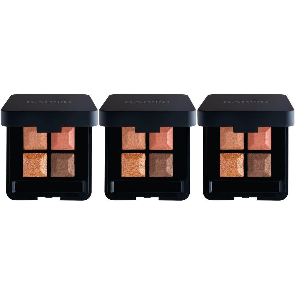 Trois palettes Babor Eye Shadow Quattro, chacune avec quatre fards à paupières mats et irisés dans des tons bruns.