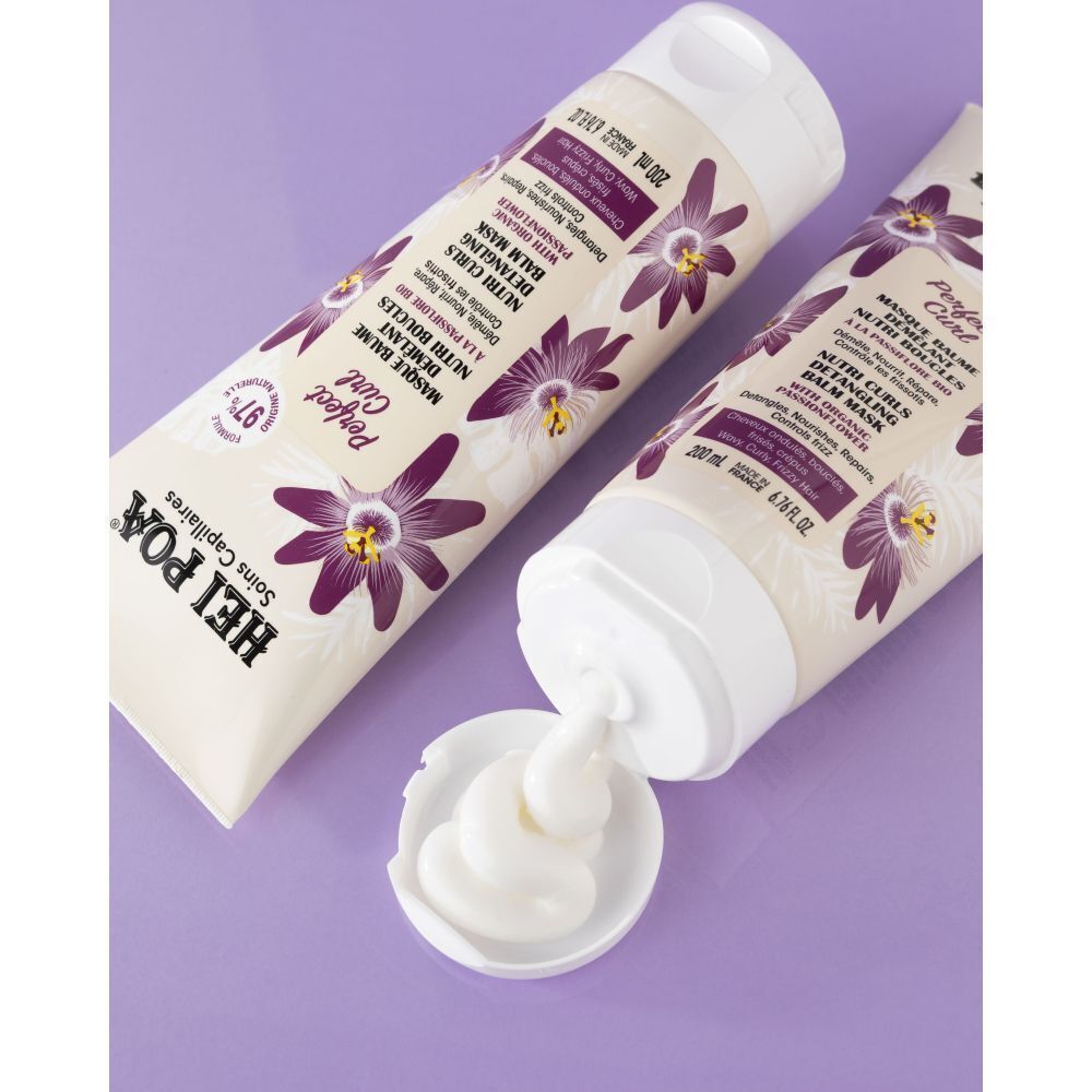 Un tube de Hei Poa Perfect Curl Masque Baume Démêlant Nutri Boucles ouvert, crème visible.