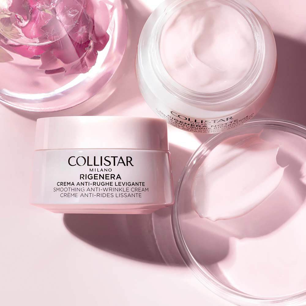 Crème Lissante Anti-Rides Rigenera Collistar dans un pot, entourée de récipients en verre.