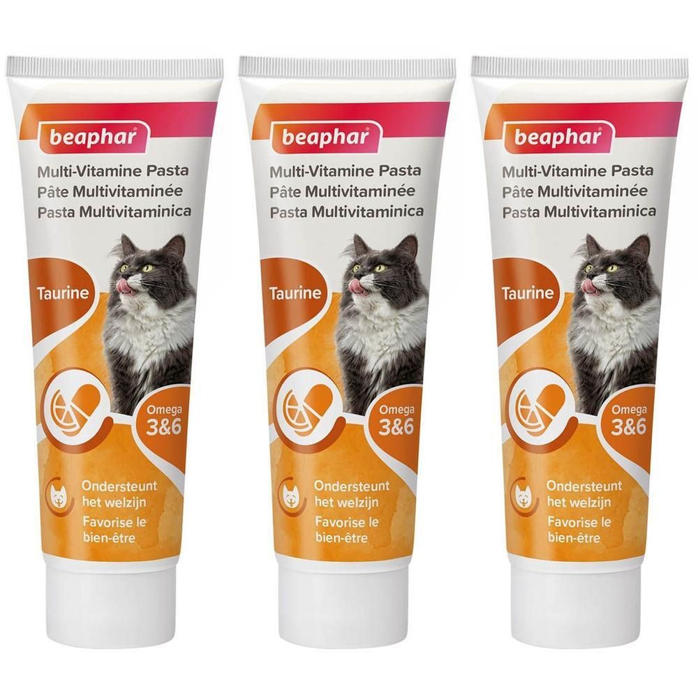 Drie tubes Beaphar Multivitamine Pasta voor katten met Taurine en Omega 3&6. Toont een likkende kat.