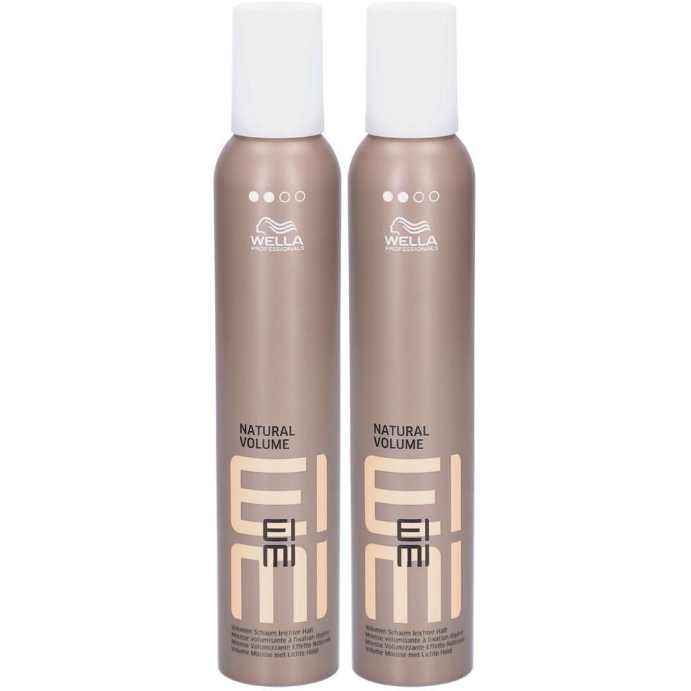 Twee flacons Wella EIMI Natural Volume mousse in neutrale kleur met witte doppen.