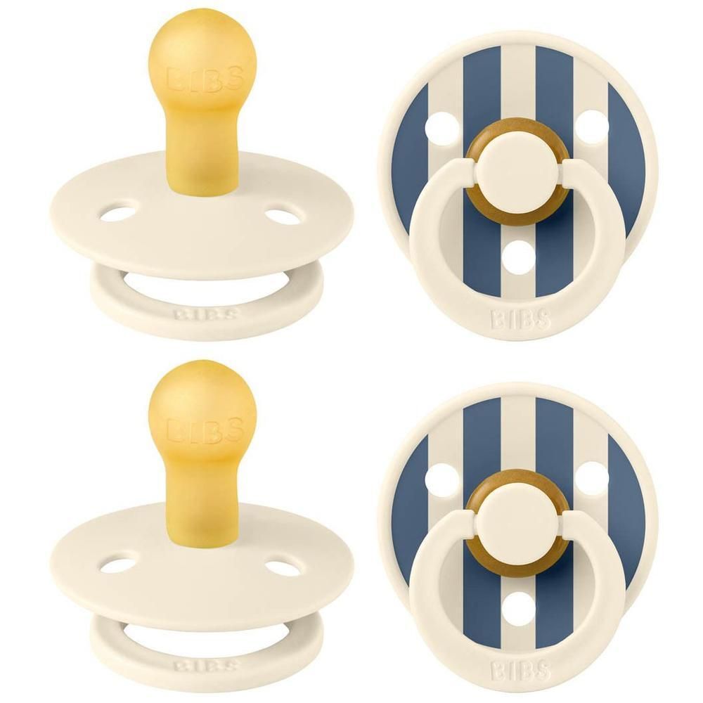 Deux sucettes BIBS : une crème avec tétine jaune, une à rayures bleu et blanc avec anneau crème.