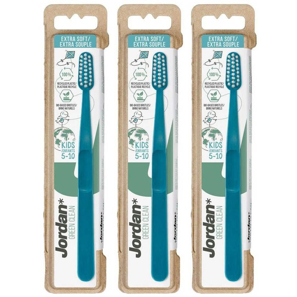 Drie Jordan Green Clean tandenborstels voor kinderen, extra zacht, in blisterverpakking.