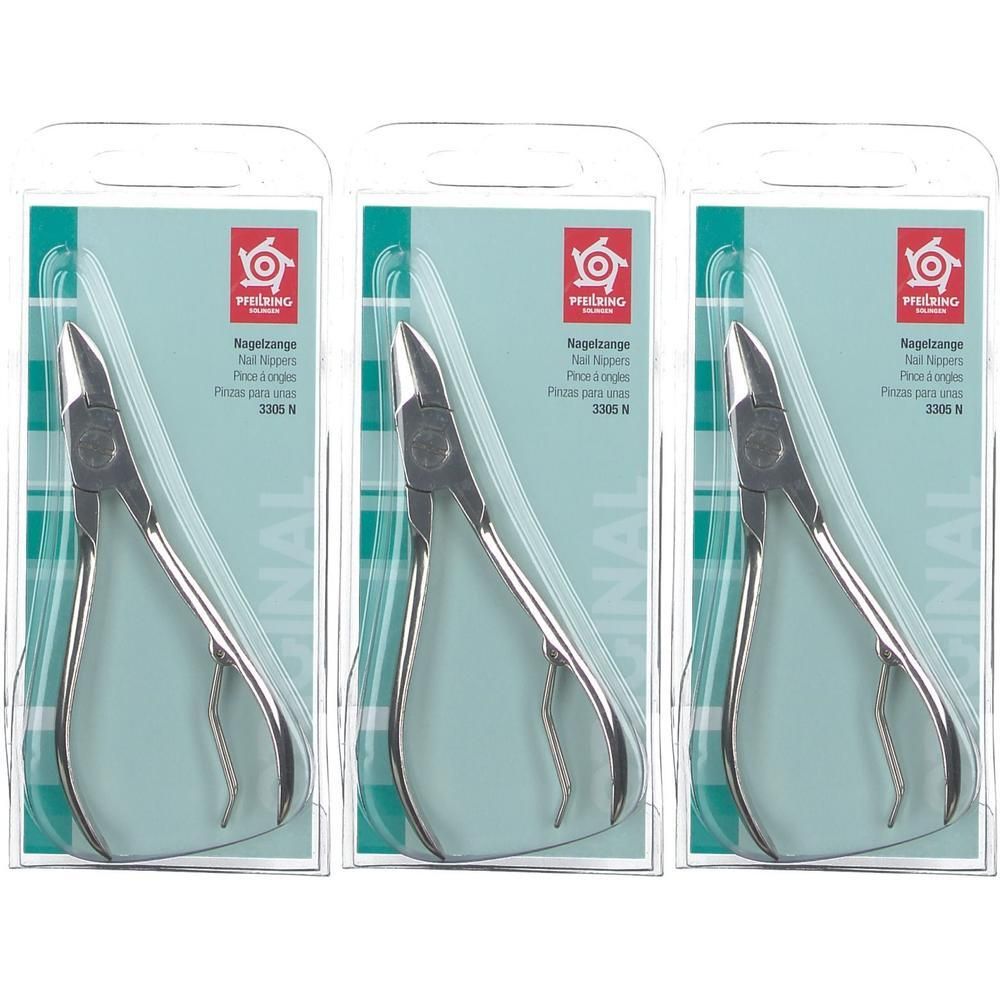 Trois coupe-ongles en blister. Métal, avec lames courbées.