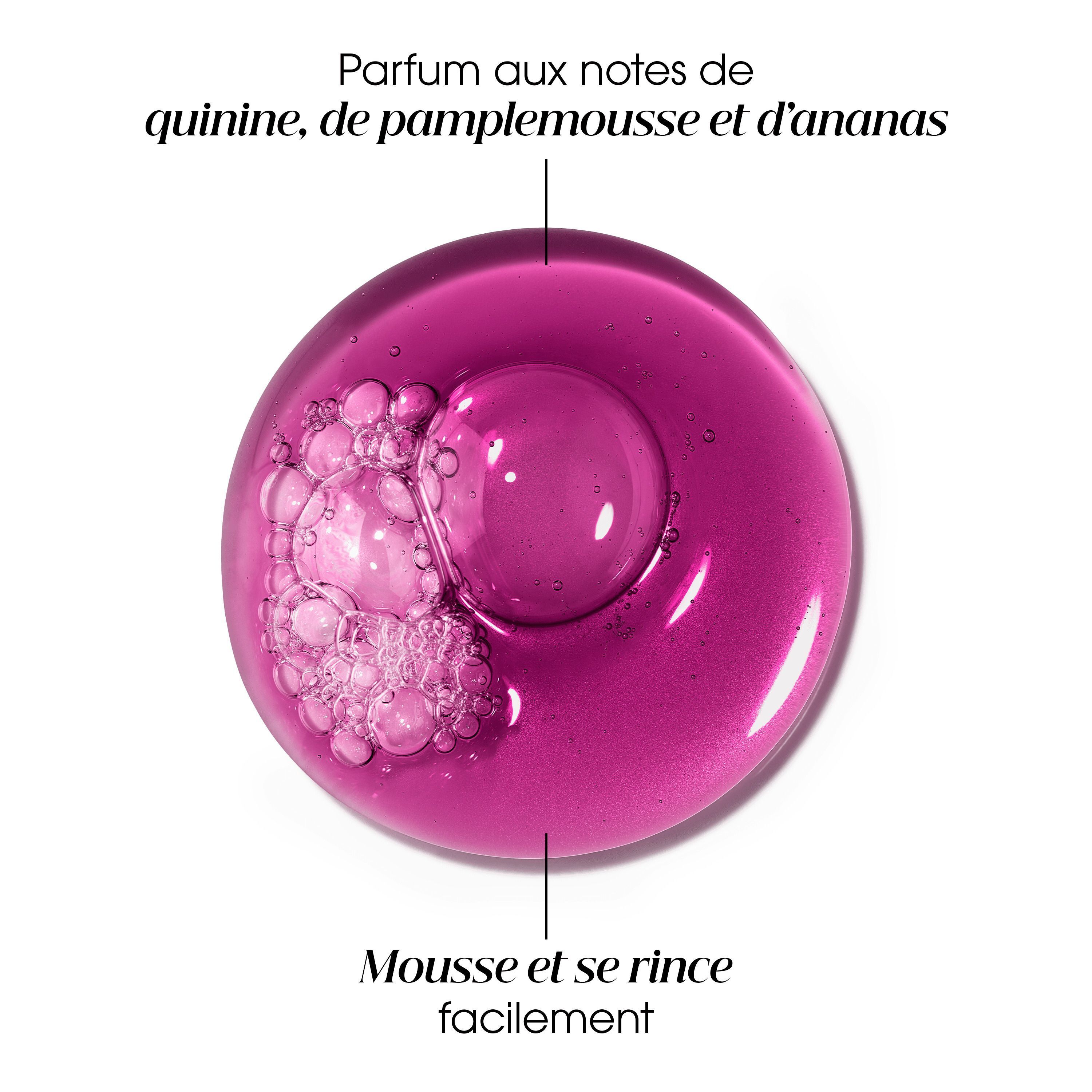 Texture de shampoing violette avec bulles, parfum aux notes de quinine, pamplemousse et ananas.