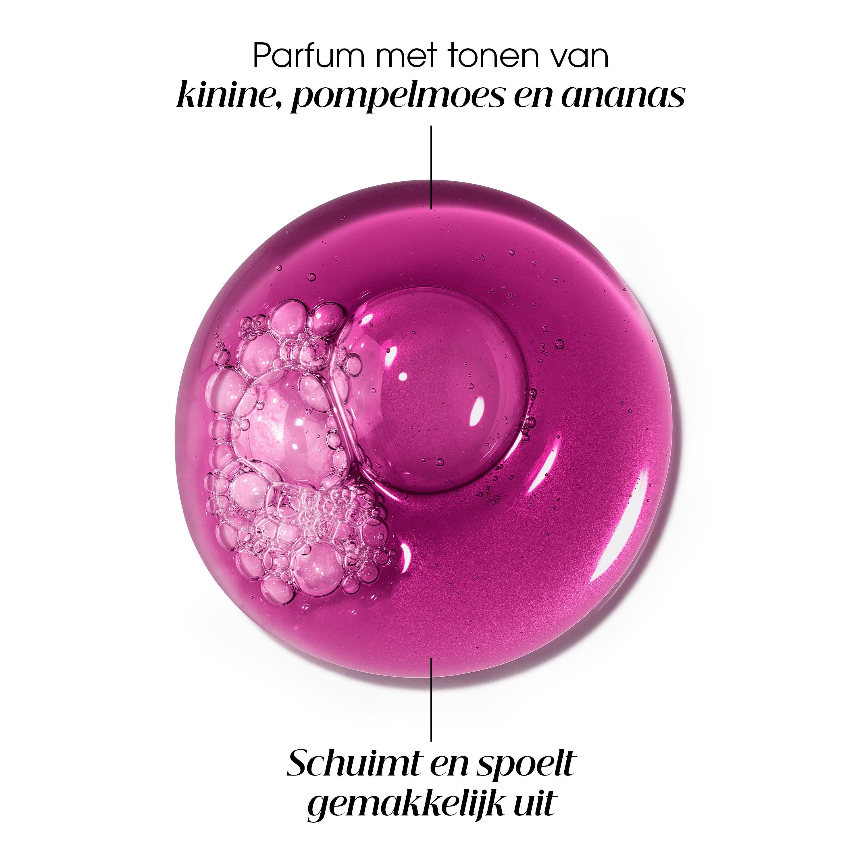 Paarse shampoo textuur met bubbels, geur van kinine, grapefruit en ananas.