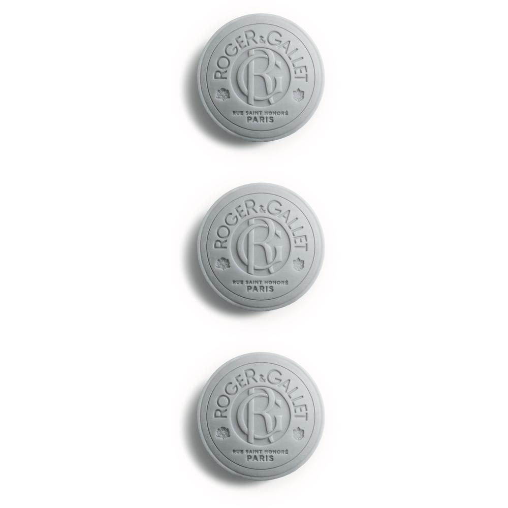 Drie ronde stukken zeep met Roger & Gallet logo.