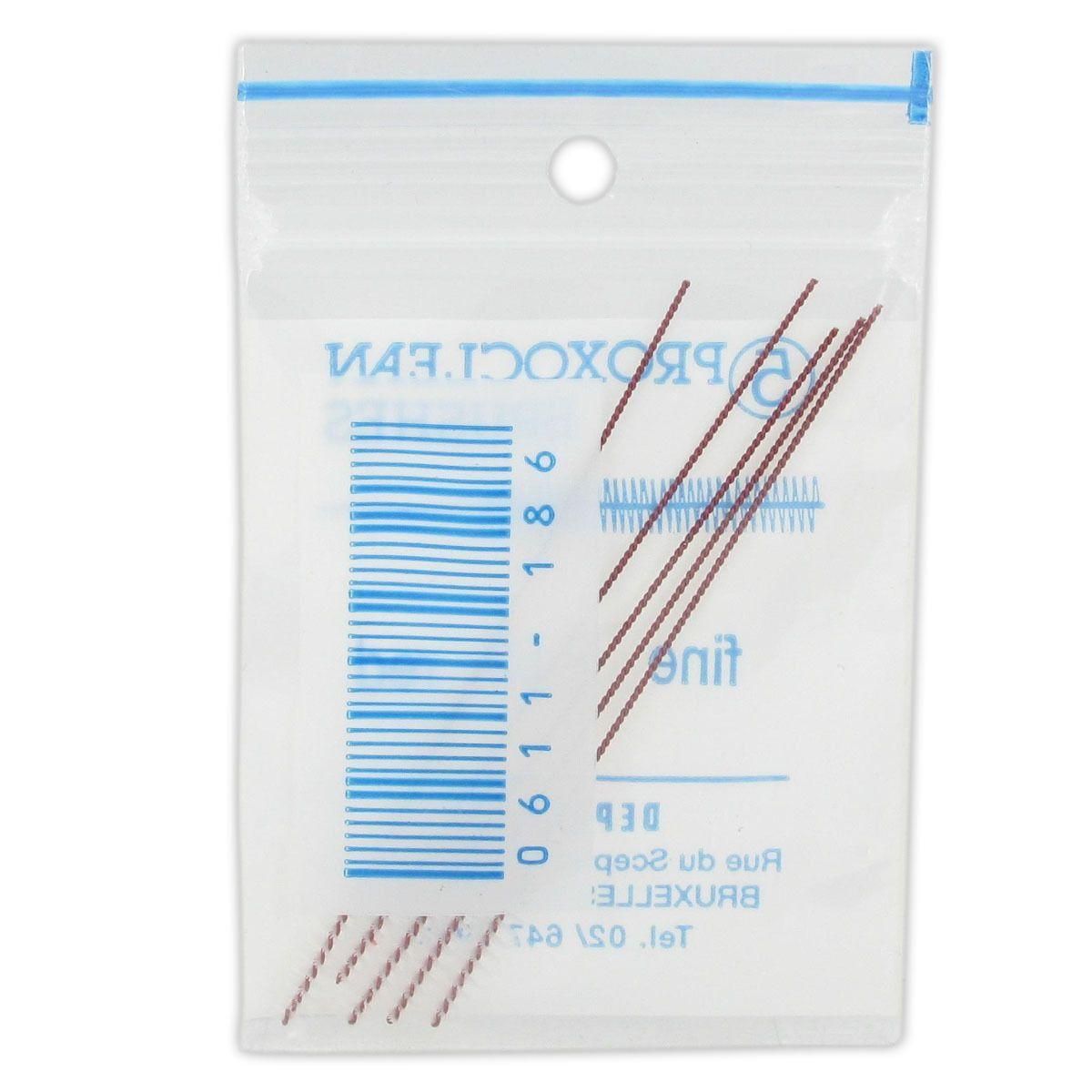 Petites aiguilles rouges dans un sac en plastique transparent avec code-barres et informations produit.