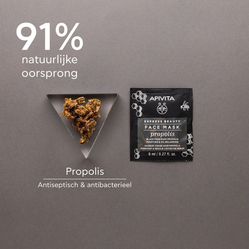Apivita Express Beauty gezichtsmasker met Propolis en propolisstukjes.