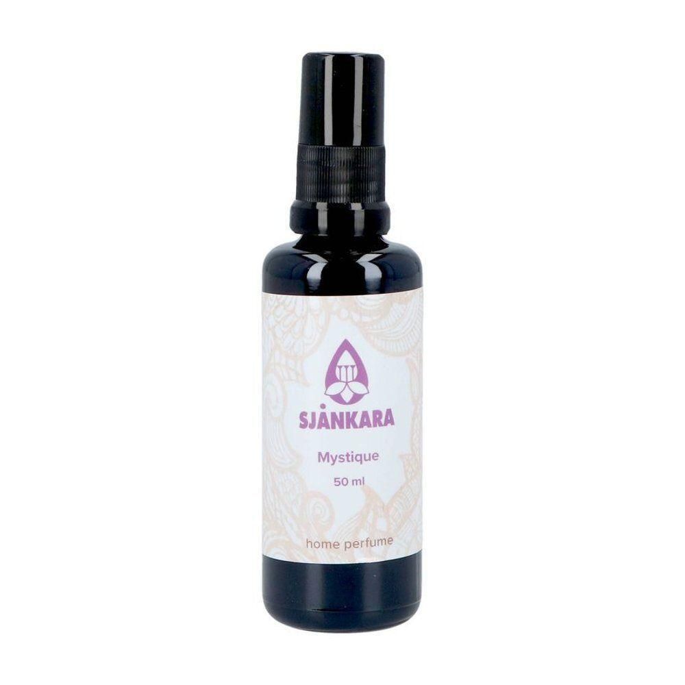 Flacon en verre foncé avec pulvérisateur, étiquette avec logo violet et texte "Sjankara Mystique 50 ml home perfume".