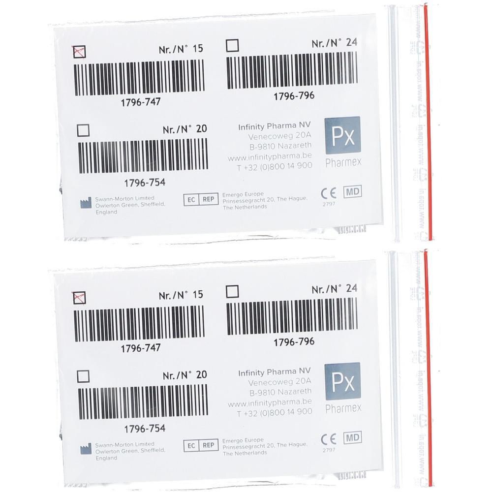 Twee verpakkingen met scalpelmessen, nr. 15 en nr. 24, met barcodes en fabrikantinformatie.