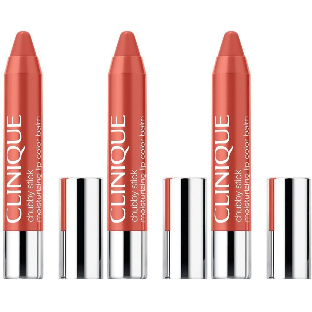 Drie Clinique Chubby Stick lippenbalsems in koraal met zilveren dopjes.