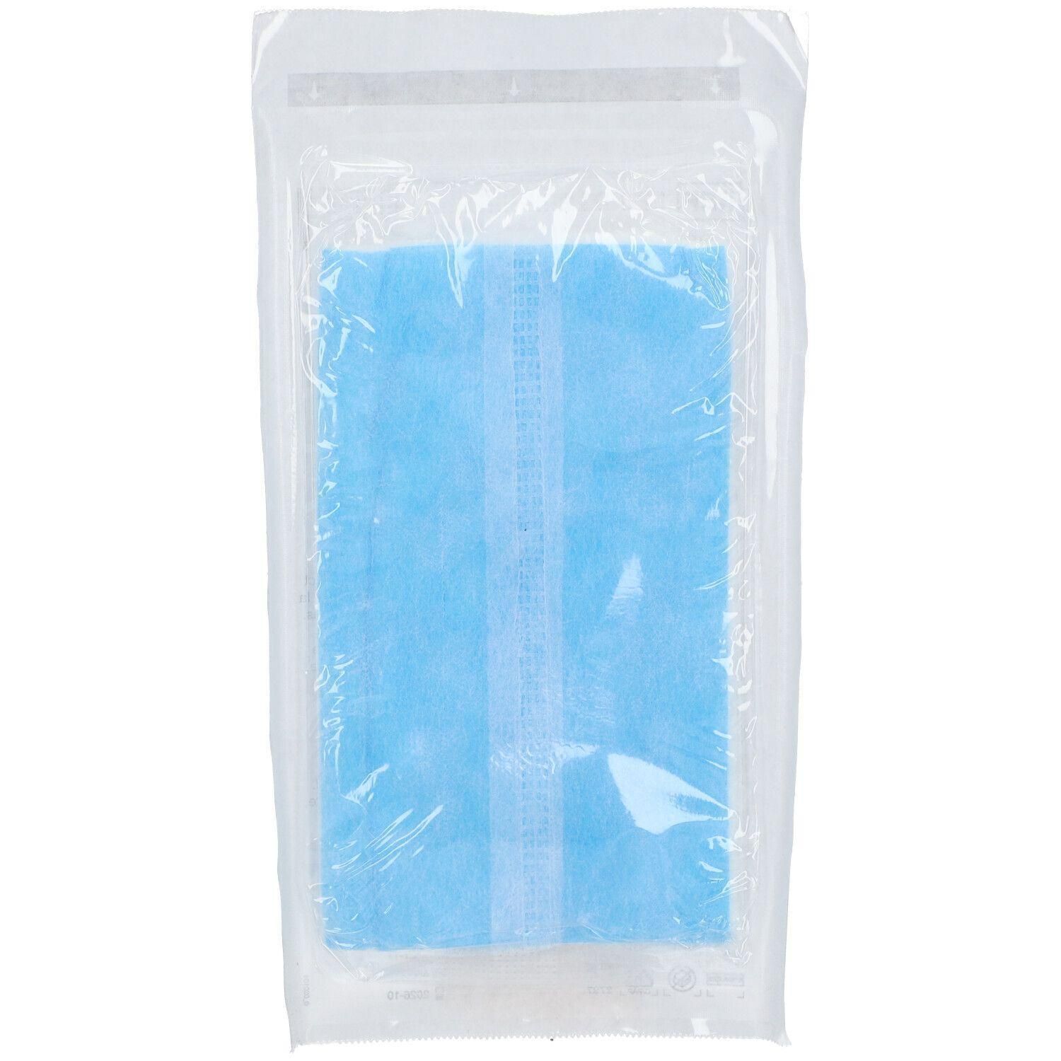 Een blauw, absorberend compressieverband in steriele verpakking.