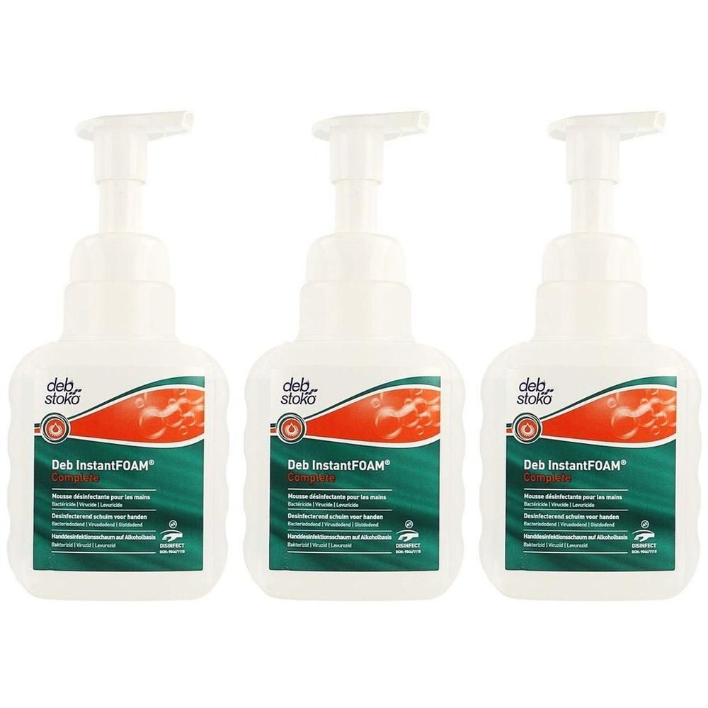 Drie witte pompdispensers met Deb InstantFOAM etiketten.