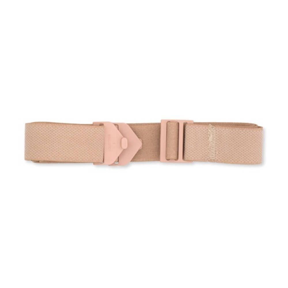Beige elastische riem met gespsluiting.