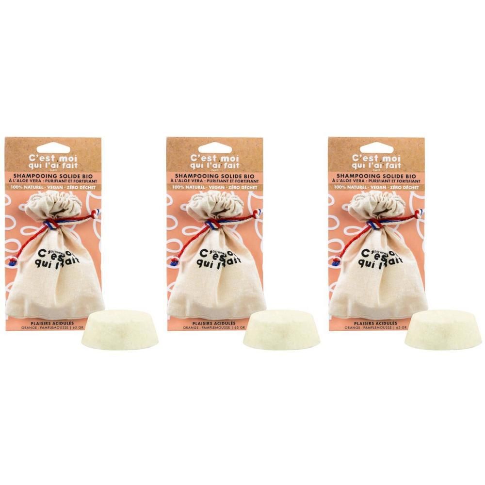Drie vaste shampoos met aloë vera in zakjes, met etiketten en ronde zeepjes.