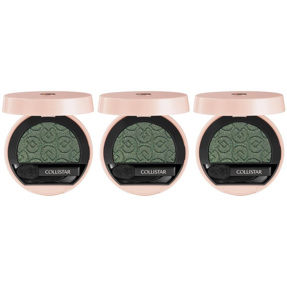 Drie open compacte oogschaduws in roségoud met reliëf groene oogschaduw en applicators.