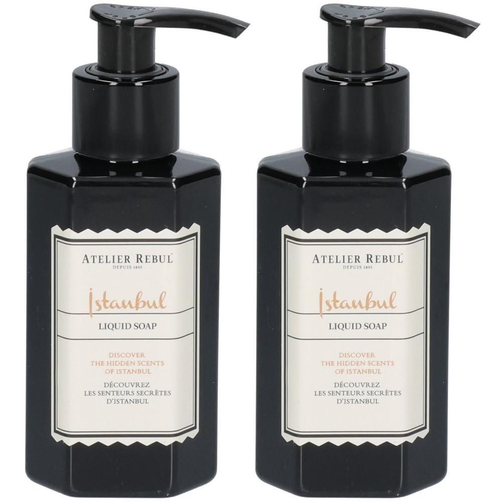 Deux flacons pompe noirs de savon liquide, étiquette "Atelier Rebul Istanbul Liquid Soap".
