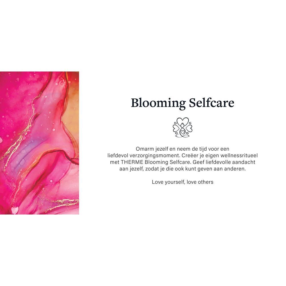 Close-up van het "Therme Blooming Selfcare" logo en tekst op witte achtergrond.