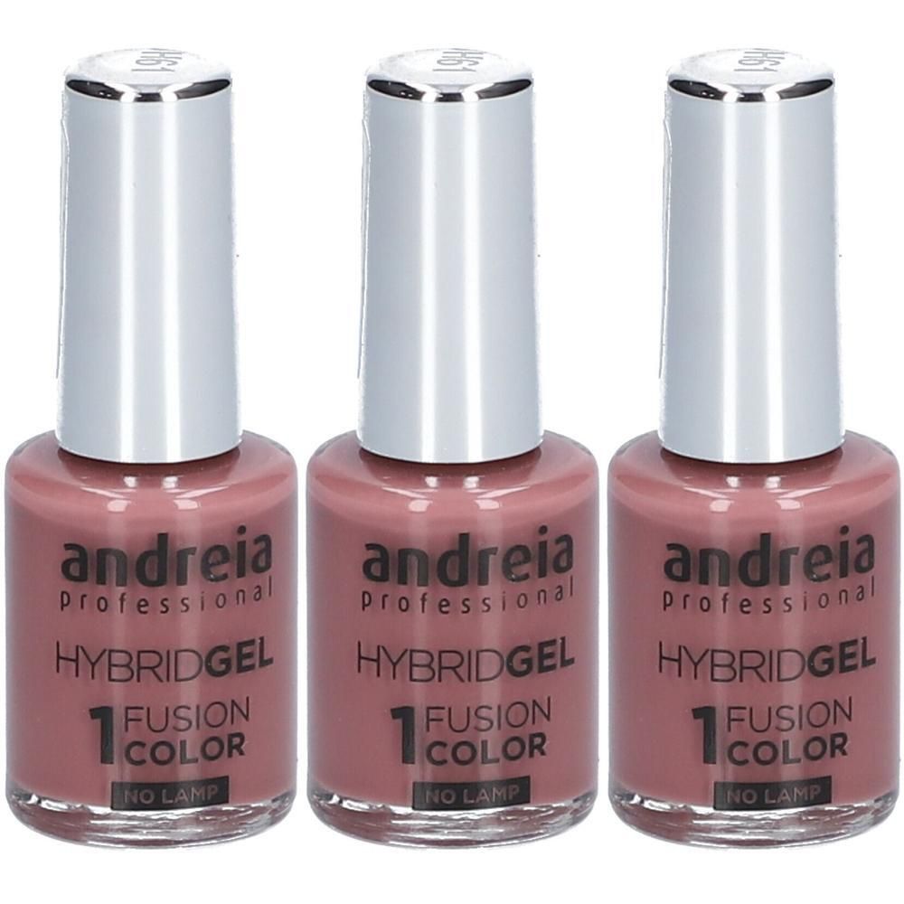 Drie flacons Andreia Hybridgel nagellak in de kleur Lilas Gris.