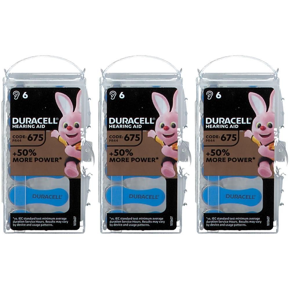 Trois paquets de piles auditives Duracell type 675 bleues. Chaque paquet contient 6 piles.