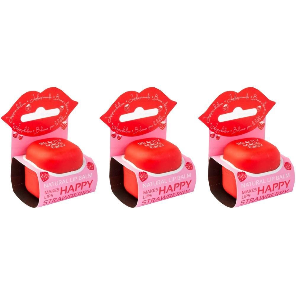 Trois emballages de baume à lèvres rouge avec motif fraise et inscription 'Natural Lip Balm Makes Lips Happy Strawberry'.