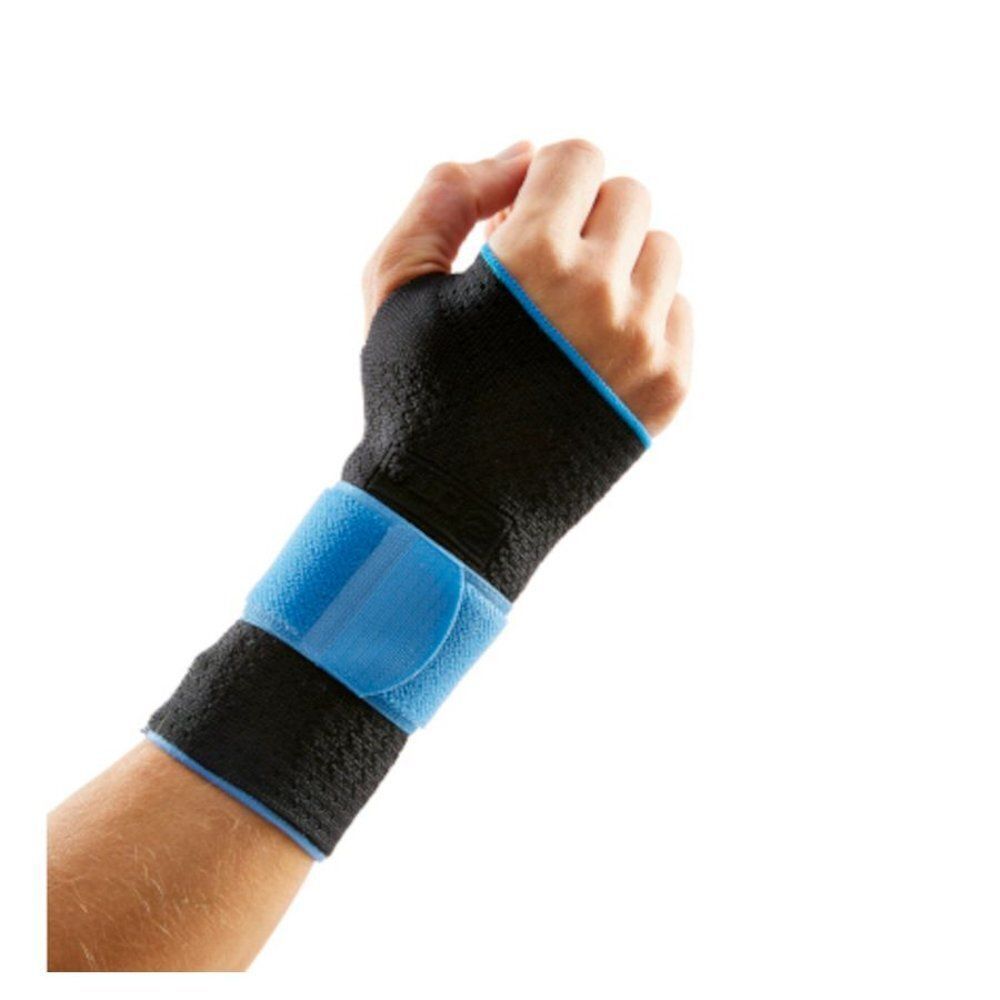 Bota polsbandage, zwart met blauwe klittenbandsluitingen, maat S, gedragen om de pols.