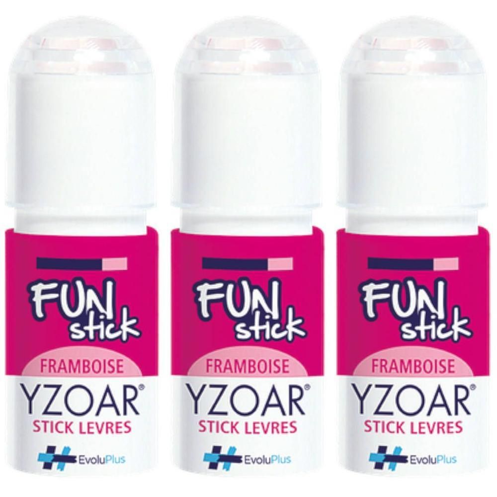 Trois baumes à lèvres Yzoar Fun Stick saveur framboise. Bouchon blanc, étiquette rose avec inscription blanche.