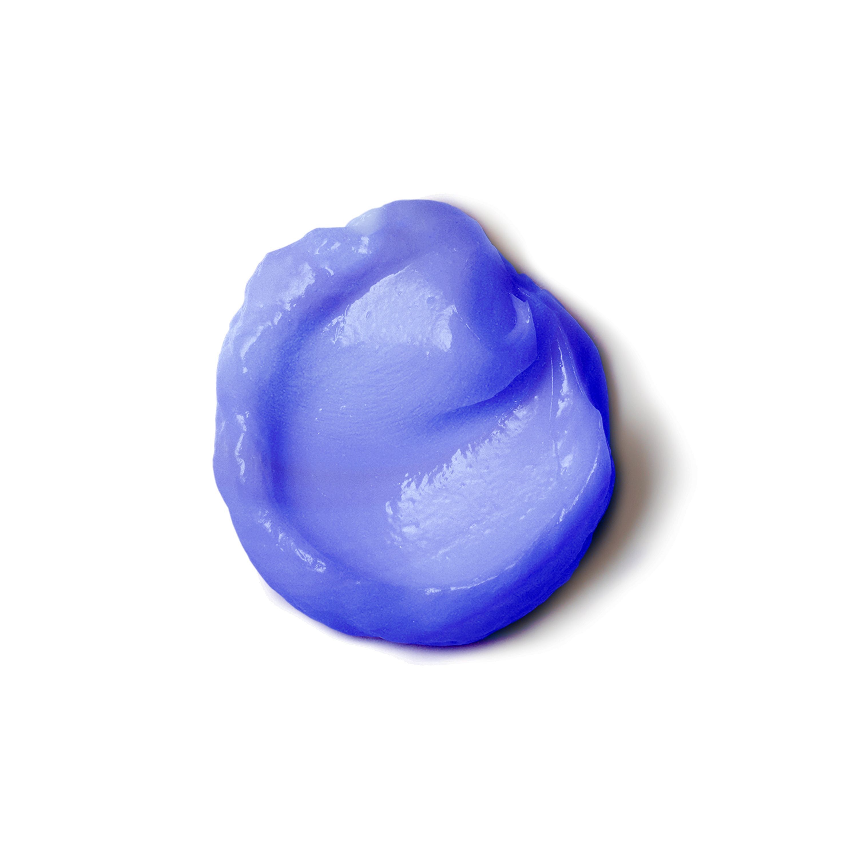 Une touche de crème de conditionneur violette sur fond blanc.