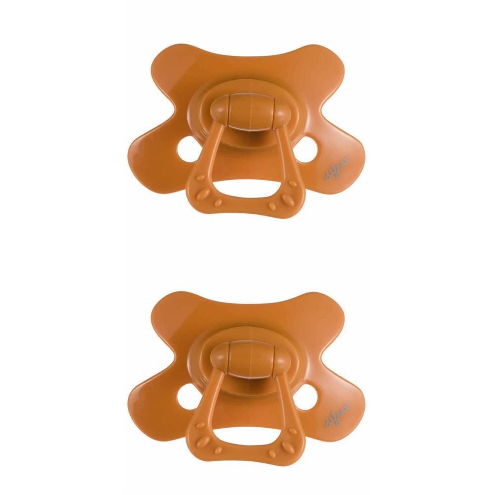 Twee oranje fopspenen met een ringvormige handgreep en ventilatiegaten.