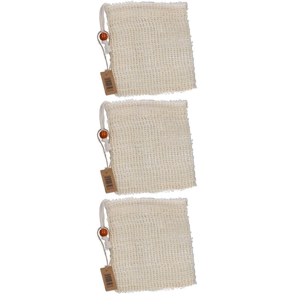 Trois sacs filet en coton bambou avec cordon de serrage et étiquette.
